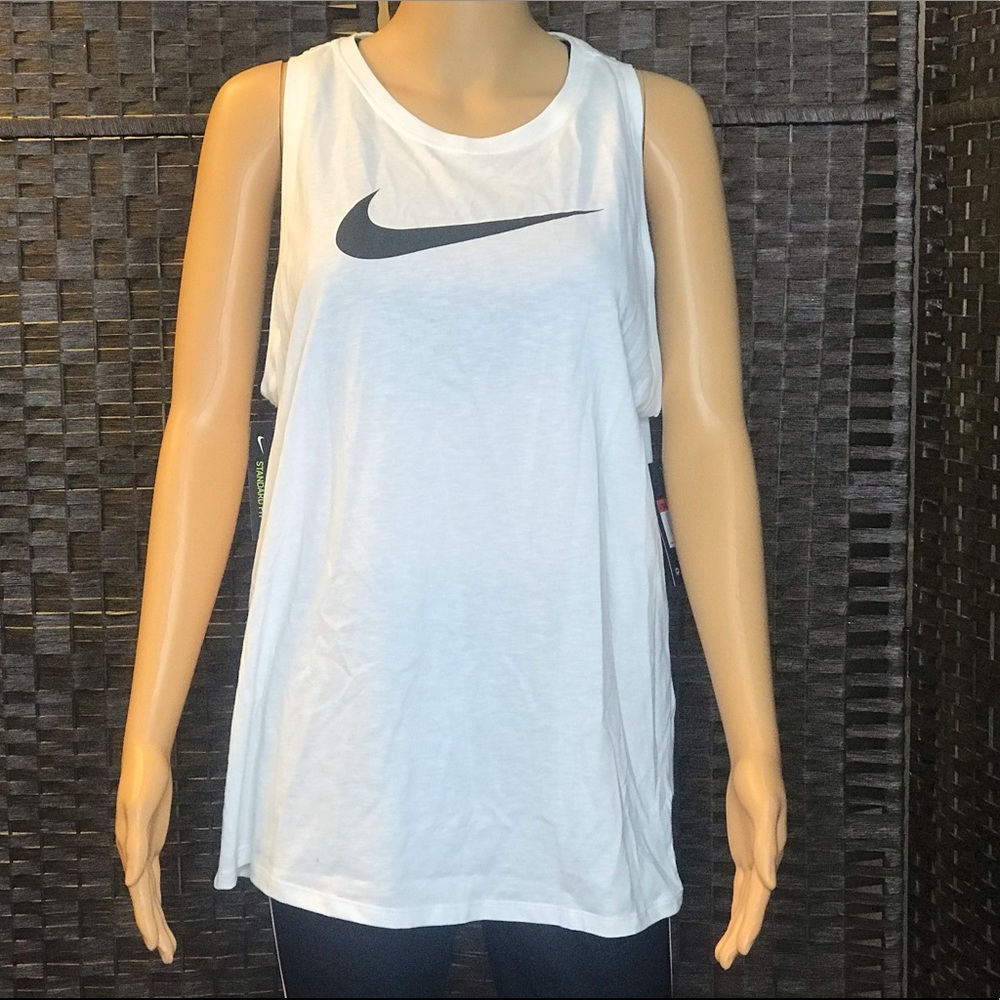 THE NIKE TEE DRI FIT WHITE & BLACK SIZE’S: L & XXL